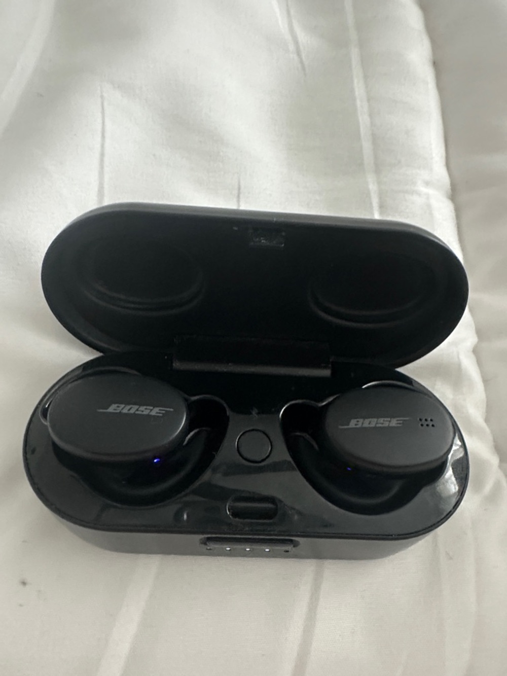 Bose True Wireless Earbuds in Black with Charging Case - no charger